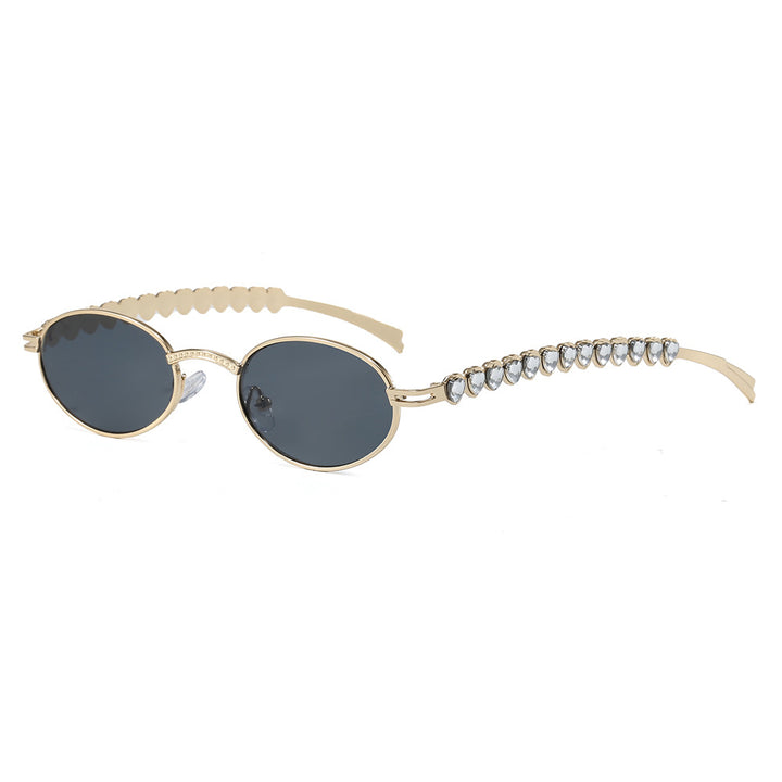 Fashionable sunglasses with oval frame and luxurious accent Bowlift