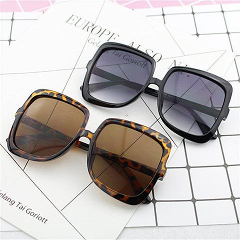 Women’s Geometric Sunglasses in Modern Design Bowlift