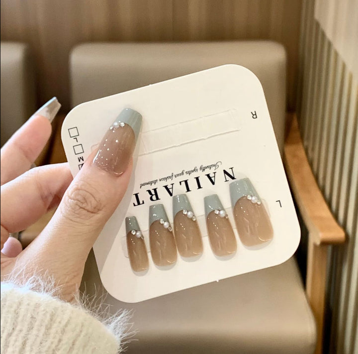 Glittery 3D Press-On Nail Set Bowlift