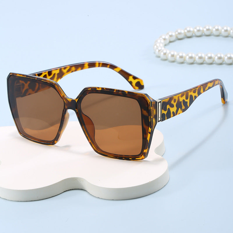 Women's stylish geometric sunglasses in urban style Bowlift