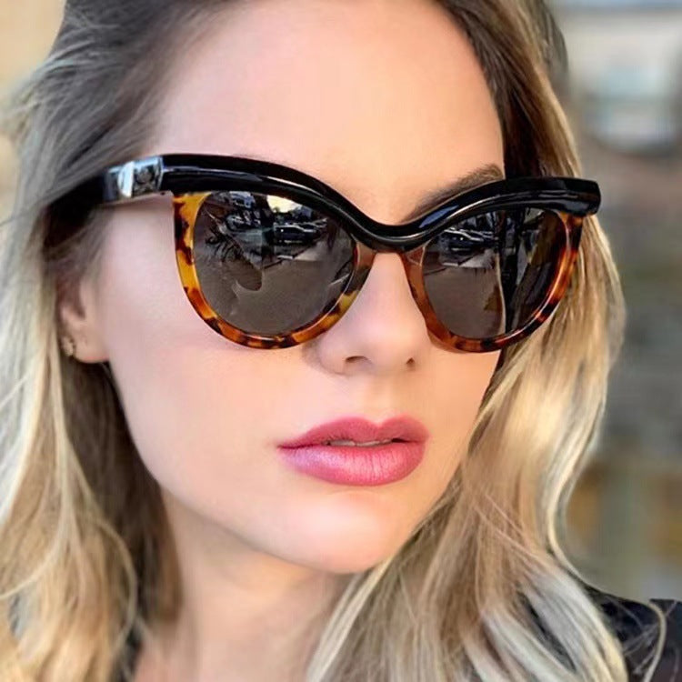 Ladies elegant Cat-Eye sunglasses with stylish metal frame Bowlift