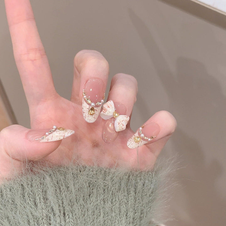 Artificial nails with elegant accents and rhinestone embellishments Bowlift