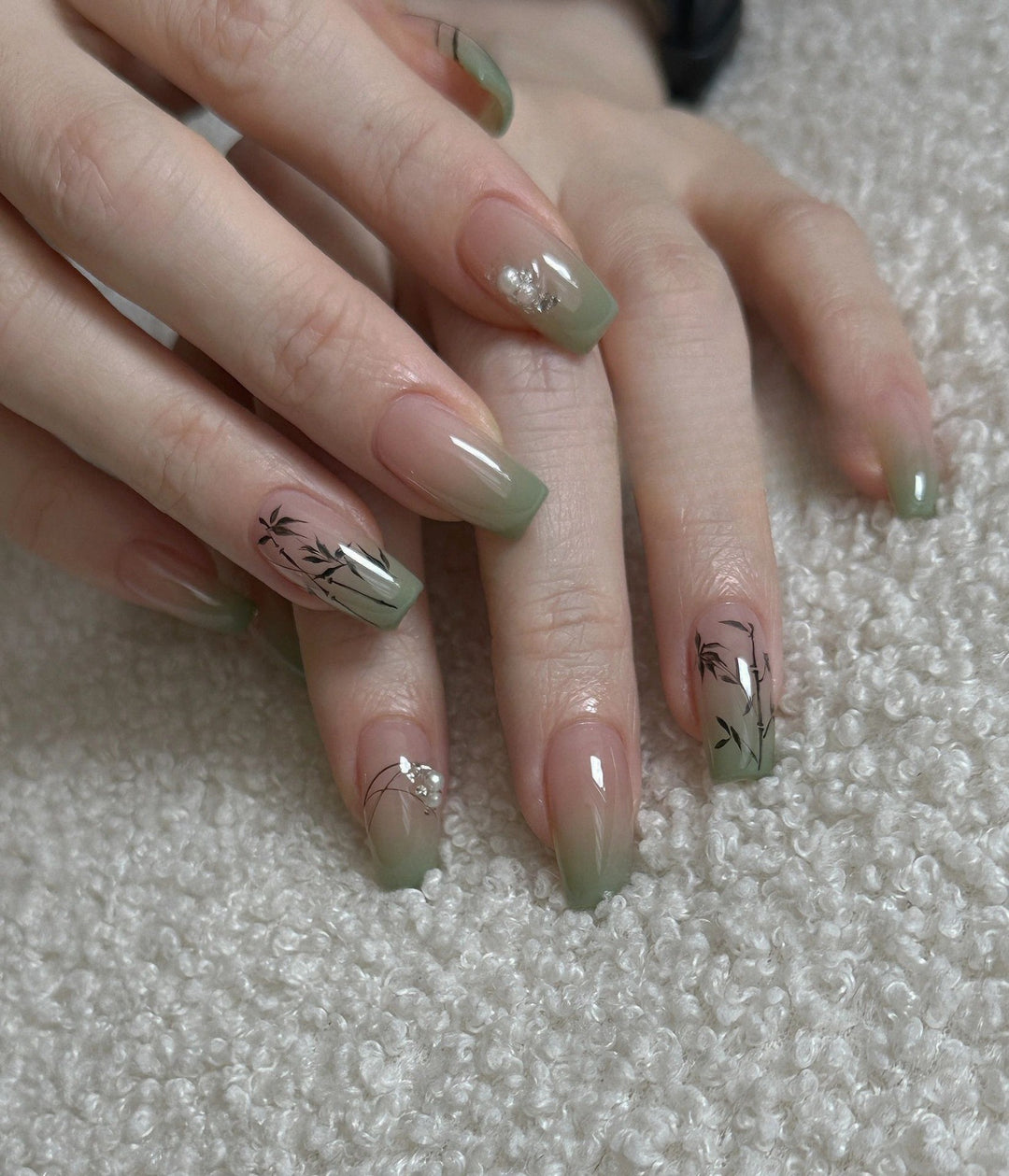 Premium Glitter Ombre Press-On Nail Set Bowlift