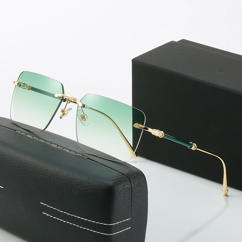 Women's fashionable sunglasses with square frame and luxurious accents Bowlift