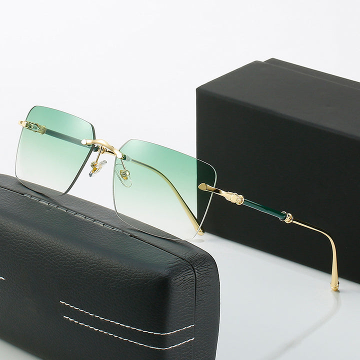 Women's fashionable sunglasses with square frame and luxurious accents Bowlift
