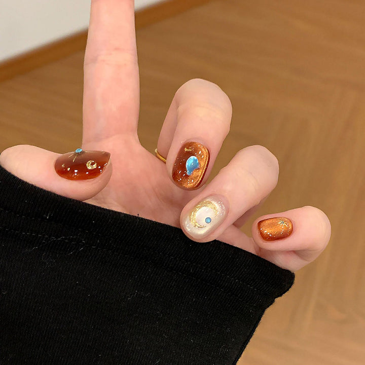 Artificial nails with glamorous metallic effect Bowlift
