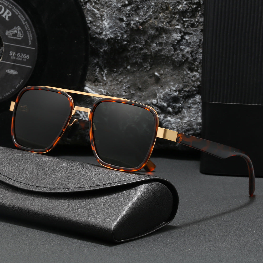 Ladies' fashionable sunglasses with square frame and innovative lenses Bowlift