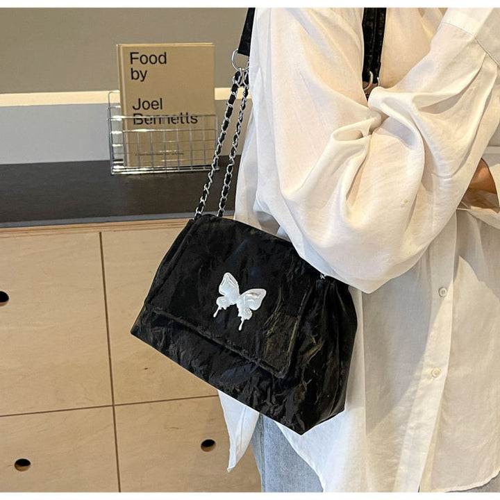 Elegant Handbag Bowlift