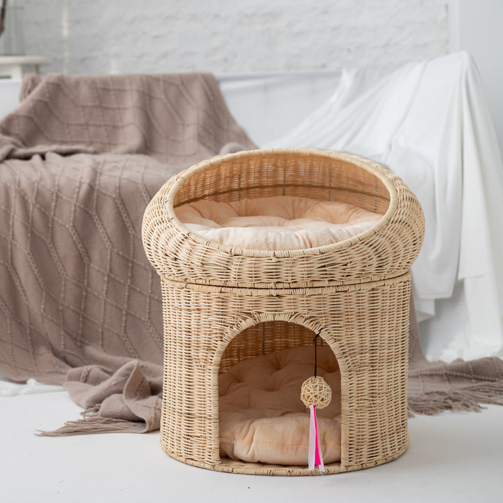 Cozy cat basket with play ball Bowlift