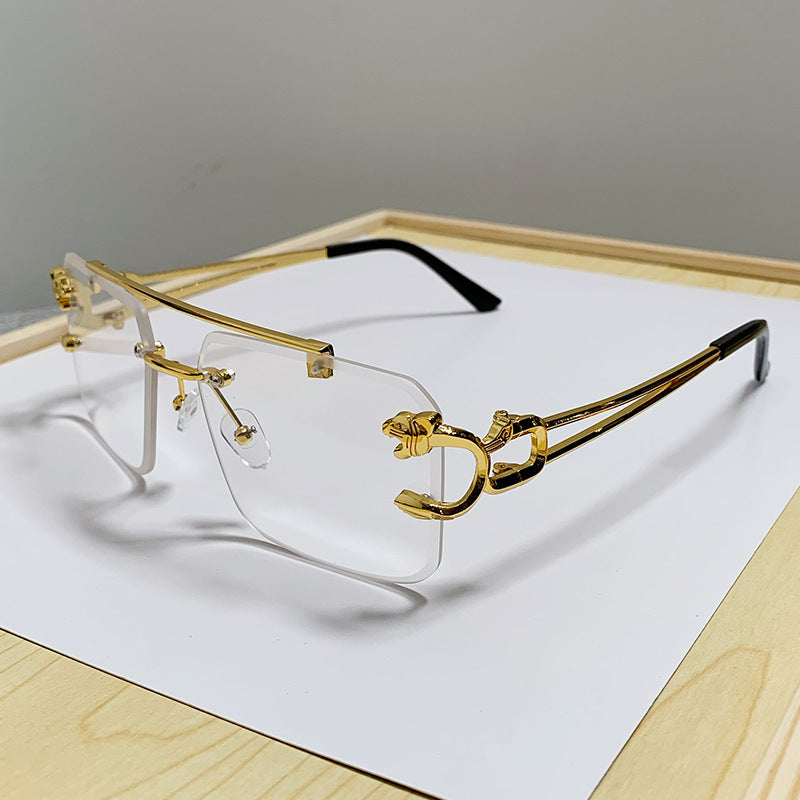 Women's glasses with extravagant frame and luxurious accents Bowlift