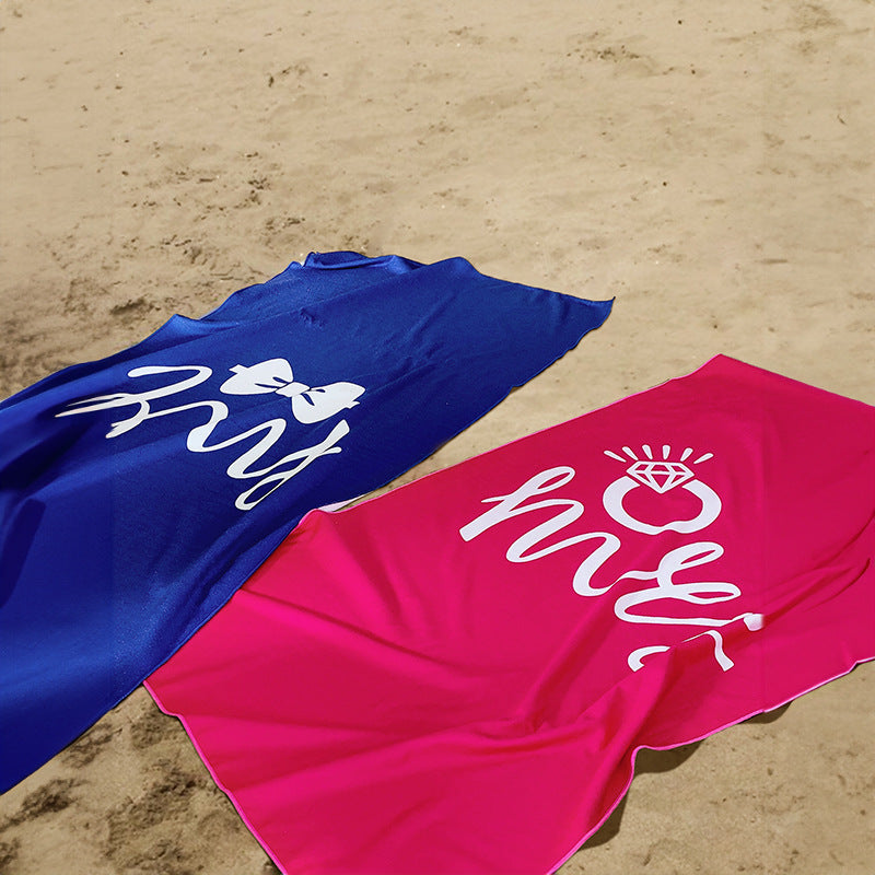 Beach towel with creative heart design Bowlift