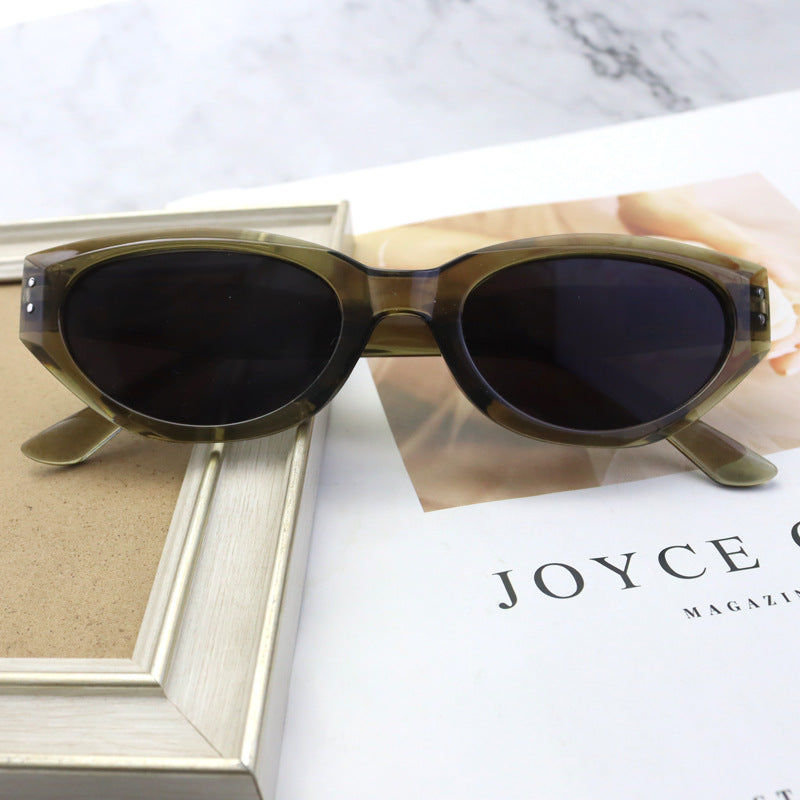 Vintage-Inspired Cat Eye Sunglasses Bowlift