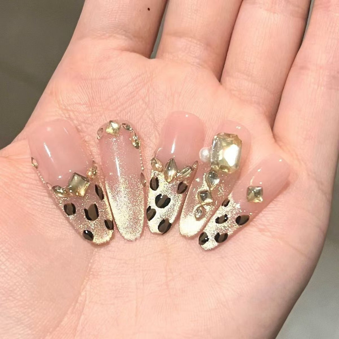 Glamorous artificial nails with creative 3D applications Bowlift