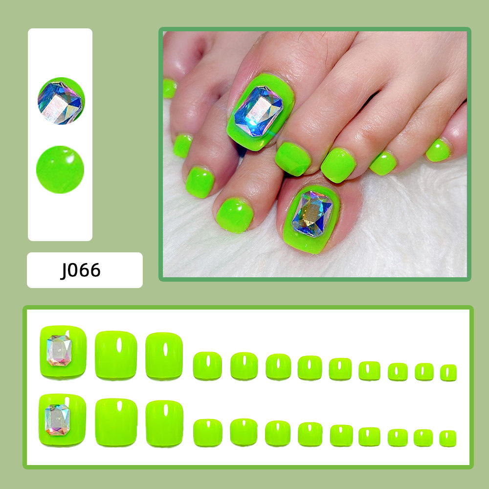 Nail art with glamorous rhinestone accents Bowlift