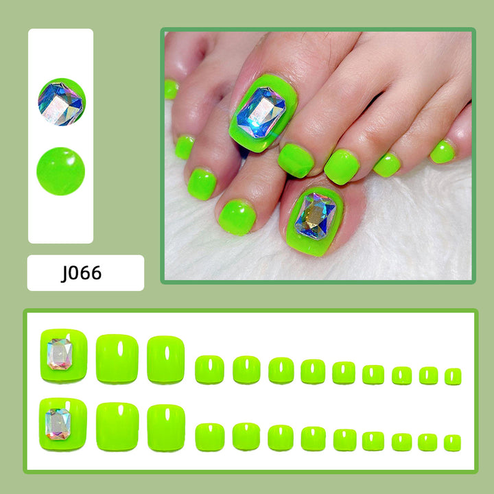 Nail art with glamorous rhinestone accents Bowlift