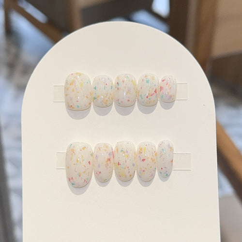 Artificial nails with cheerful sparkle design Bowlift