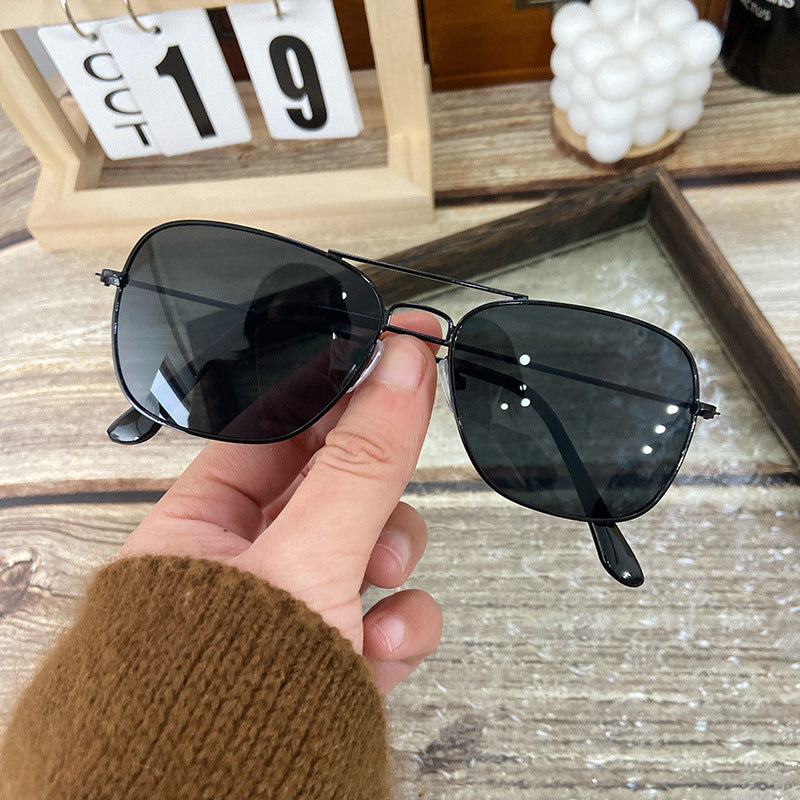 Fashionable metal sunglasses Bowlift