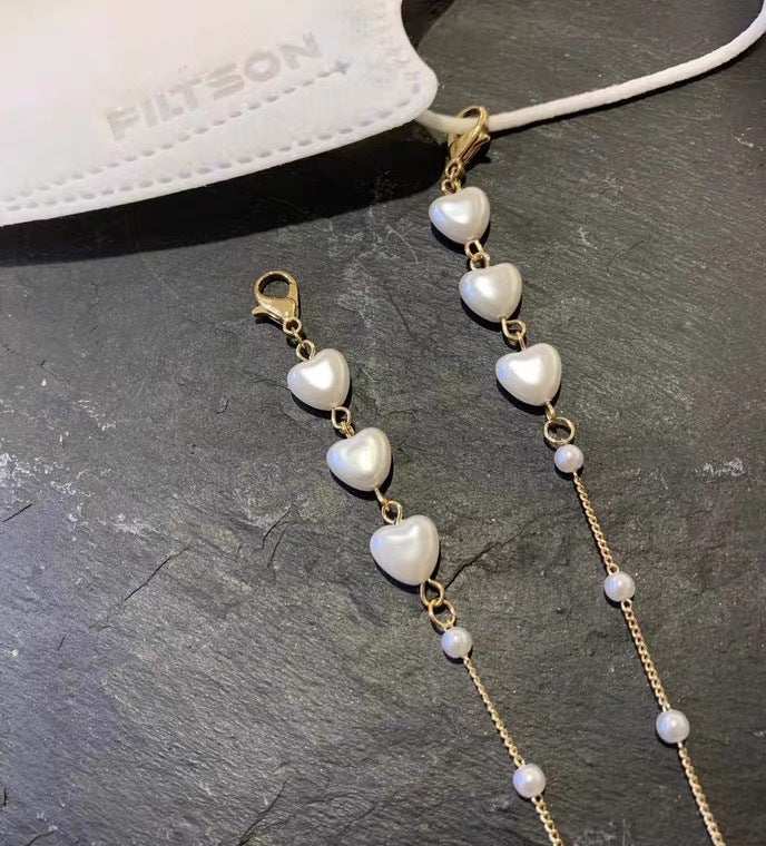 Stylish jewelry band with heart-shaped beads Bowlift