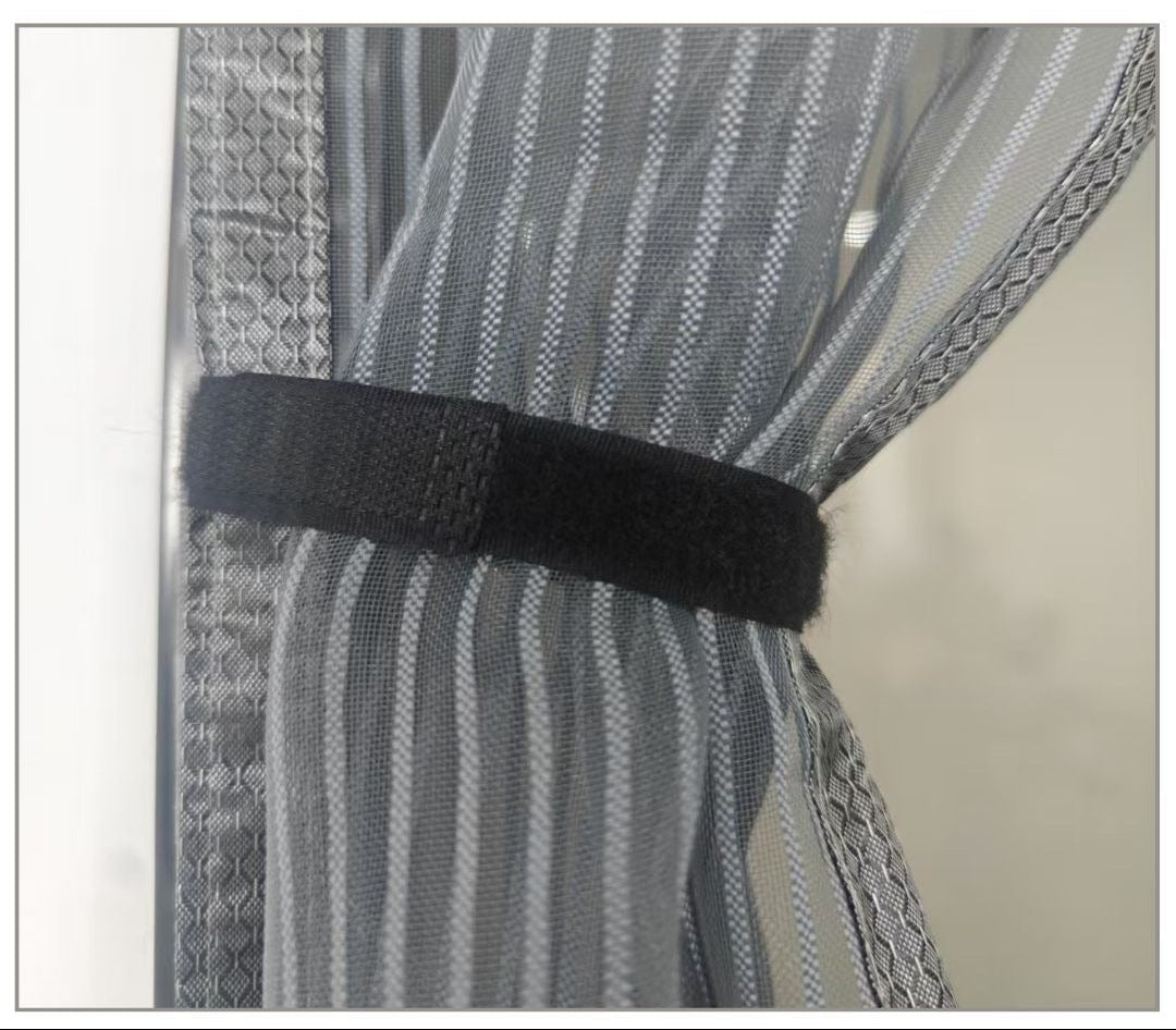 Lace-Trimmed Magnetic Mesh Curtain Bowlift