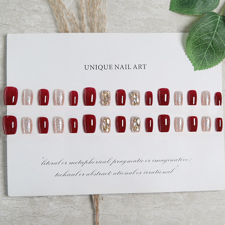 Artificial nail set with elegant glitter and metallic accents Bowlift