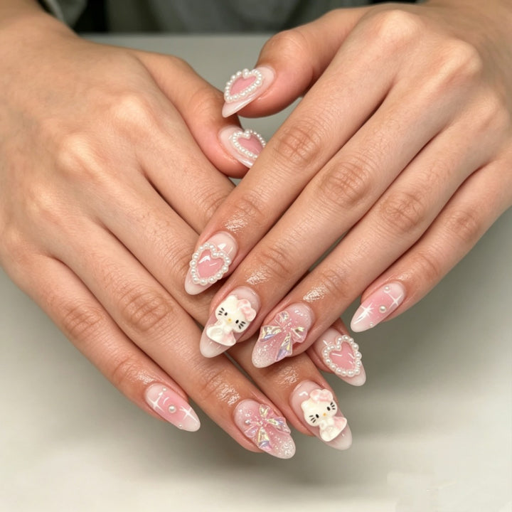 Playful artificial nails with heart and kitty motifs Bowlift
