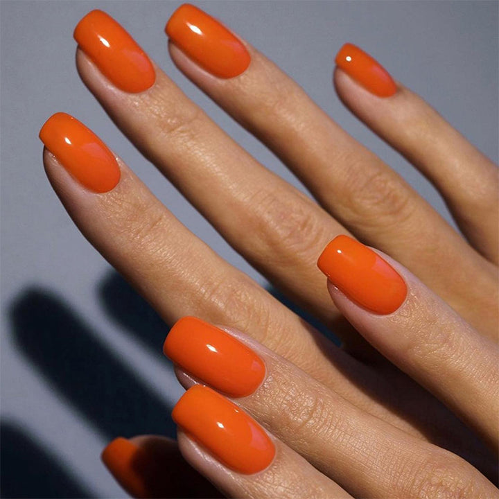 Acrylic nail set with striking, glossy surface Bowlift