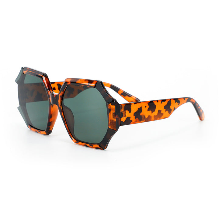 Ladies fashionable sunglasses with faceted frame Bowlift