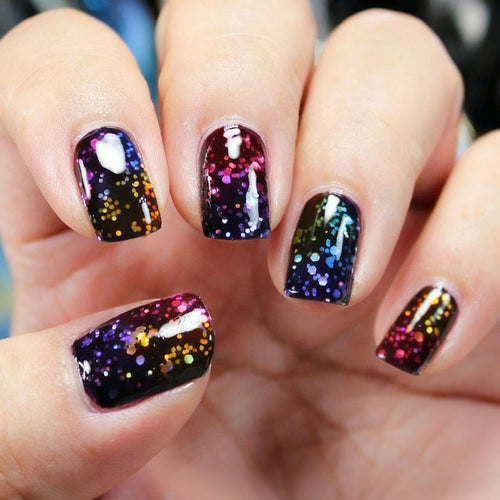 Sparkling artificial nails with glitter effect Bowlift