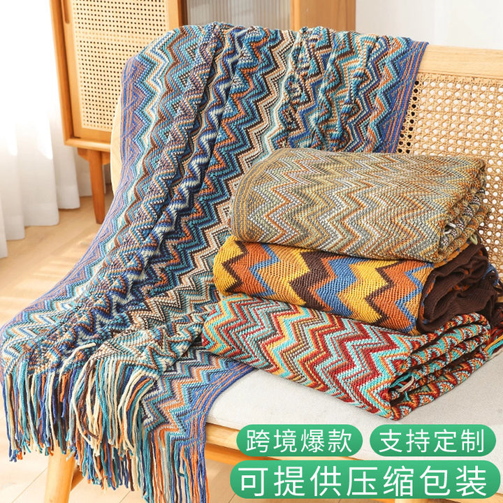 Ladies Decorative Zigzag Pattern Blanket Bowlift