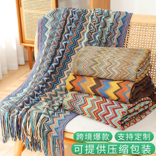 Ladies Decorative Zigzag Pattern Blanket Bowlift
