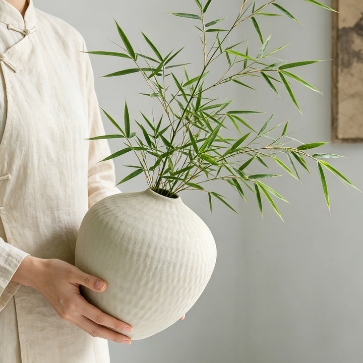 Decorative ceramic vase Bowlift
