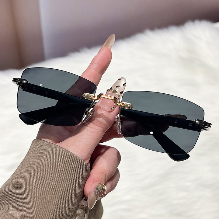 Ladies extravagant fashionable sunglasses with innovative frame Bowlift