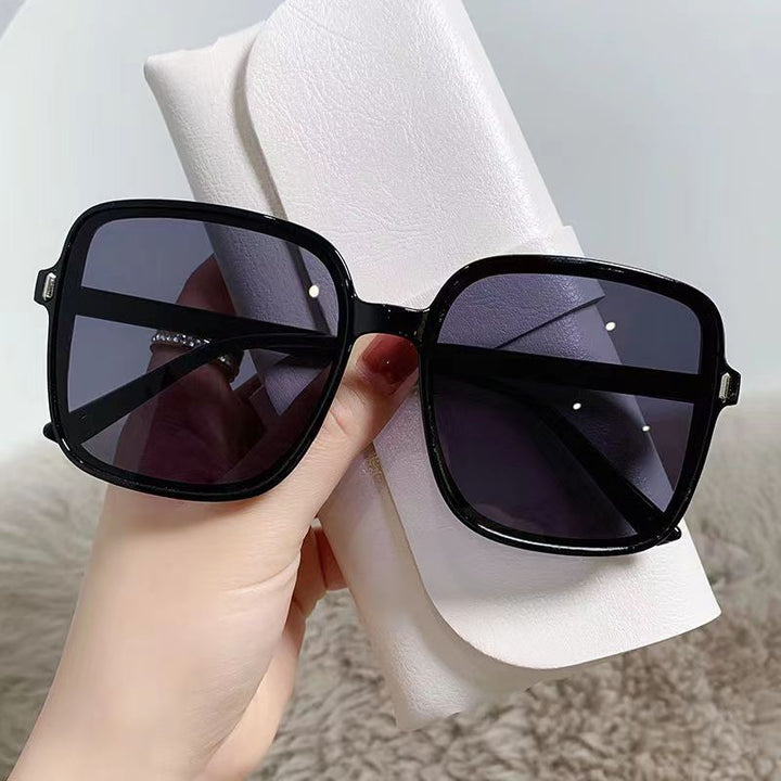 Women's square oversized sunglasses with integrated UV protection Bowlift