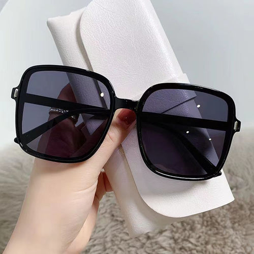 Women's square oversized sunglasses with integrated UV protection Bowlift
