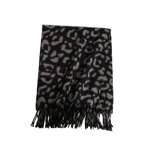 Ladies Elegant and patterned animal scarf with fringes Bowlift