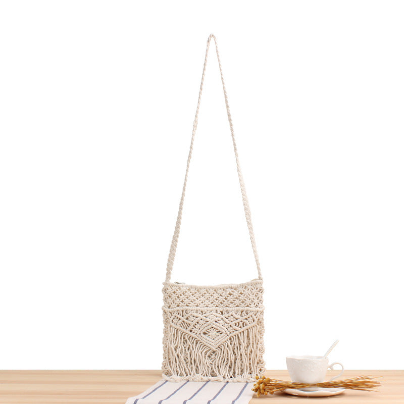 Handcrafted macrame shoulder bag with fringes Bowlift
