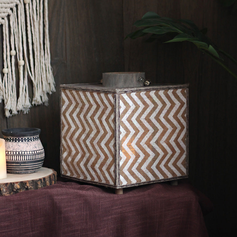 Decorative lantern with zigzag pattern Bowlift