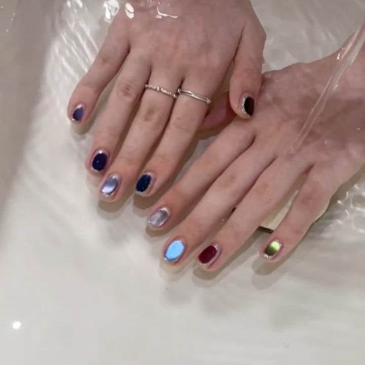 Artificial nails with holographic effect Bowlift