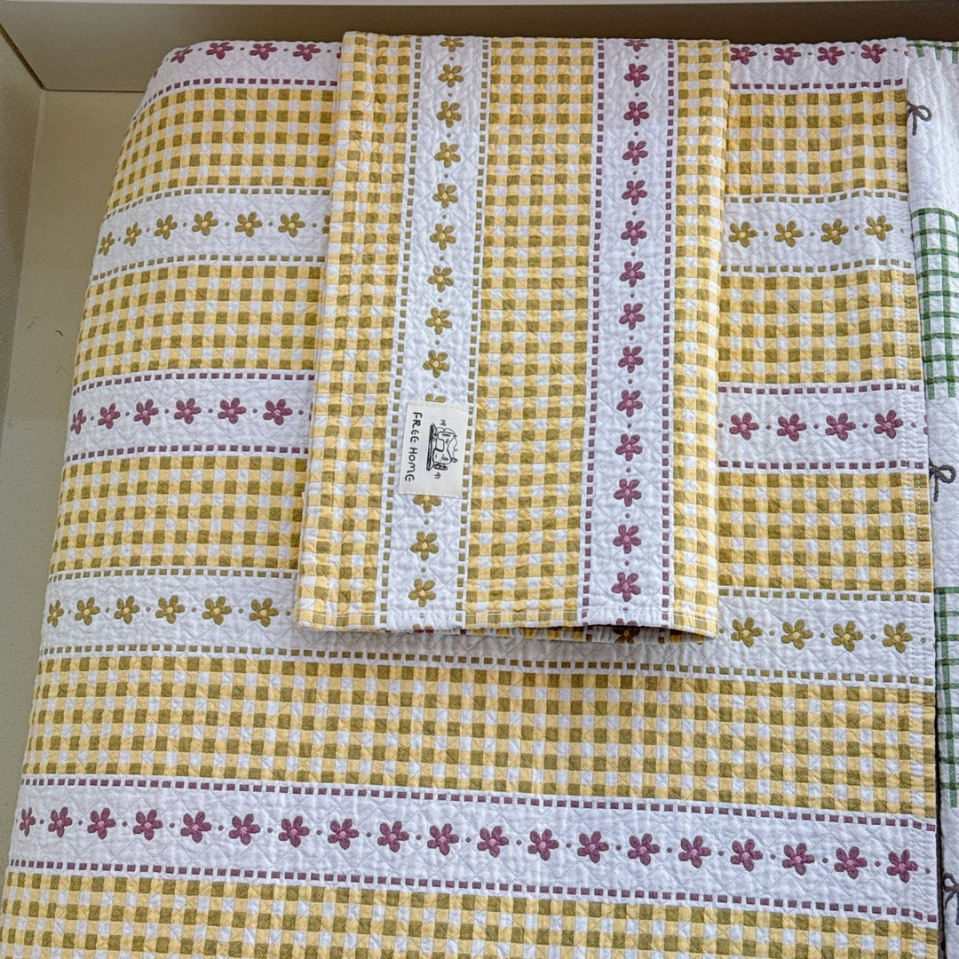 Ladies cuddly blanket with cute horse motif Bowlift