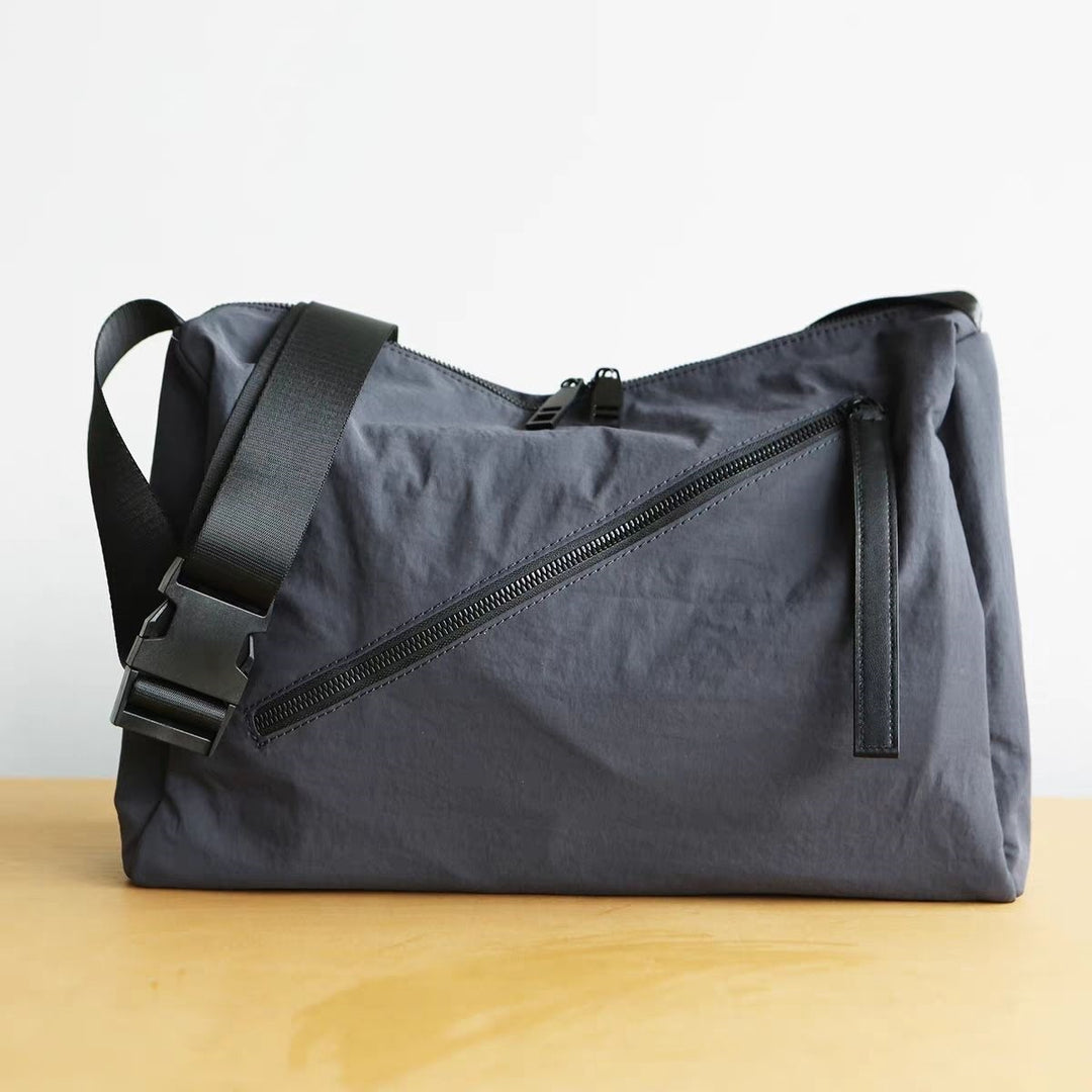 Fashionable Shoulder Bag with Innovative Compartment System Bowlift