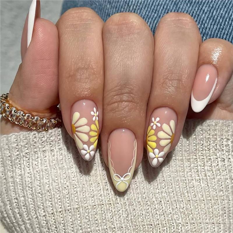 Detailed Floral Press-On Nails Bowlift