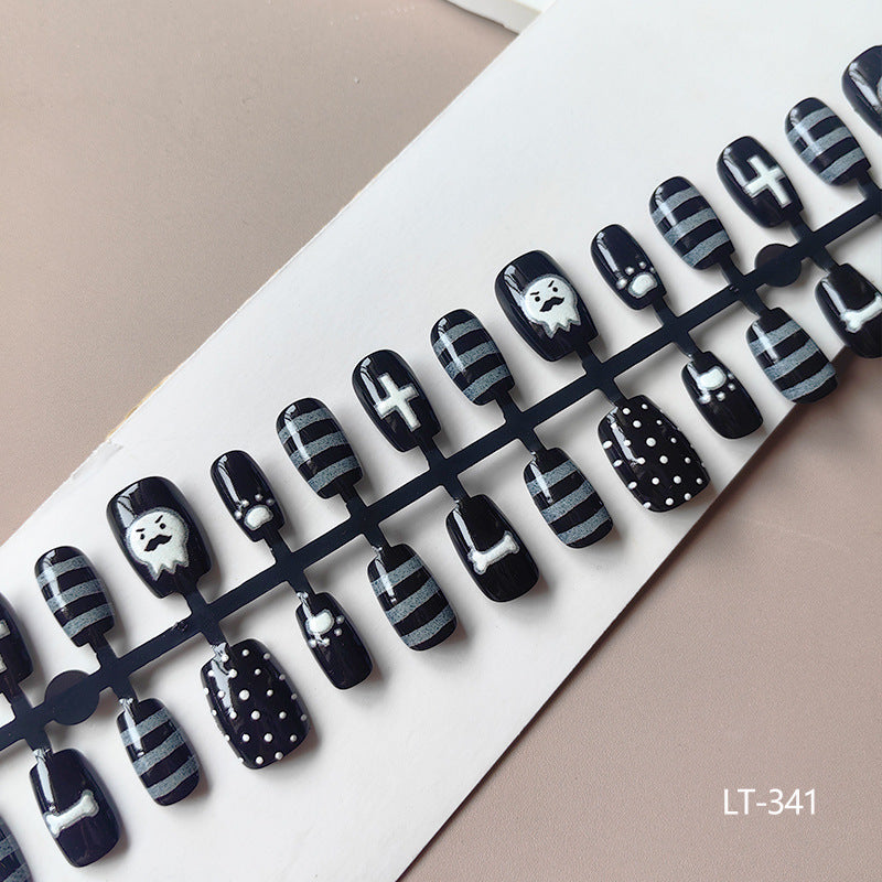 Artificial fingernails in creative Halloween design Bowlift