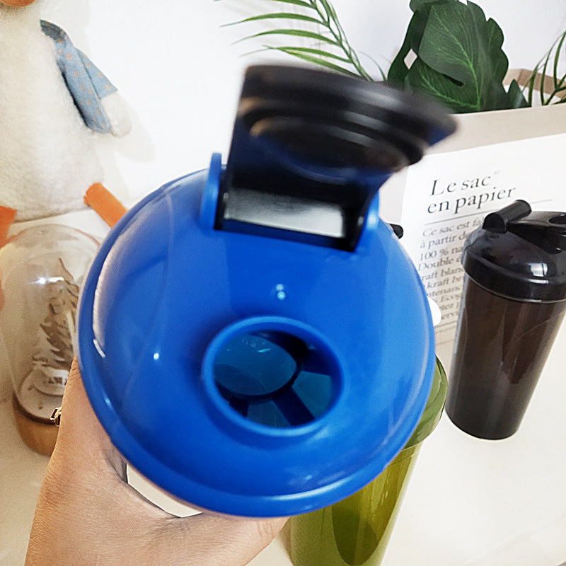 Unisex Shaker bottle in a timeless design with practical pouring opening Bowlift