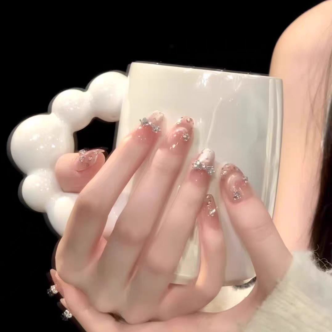 Artistic Press-On Nail Design with Floral Accents Bowlift