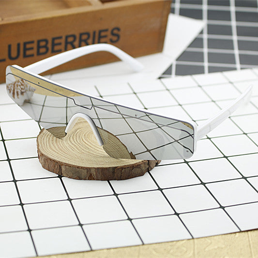 Ladies Sporty Oversized Sunglasses Bowlift
