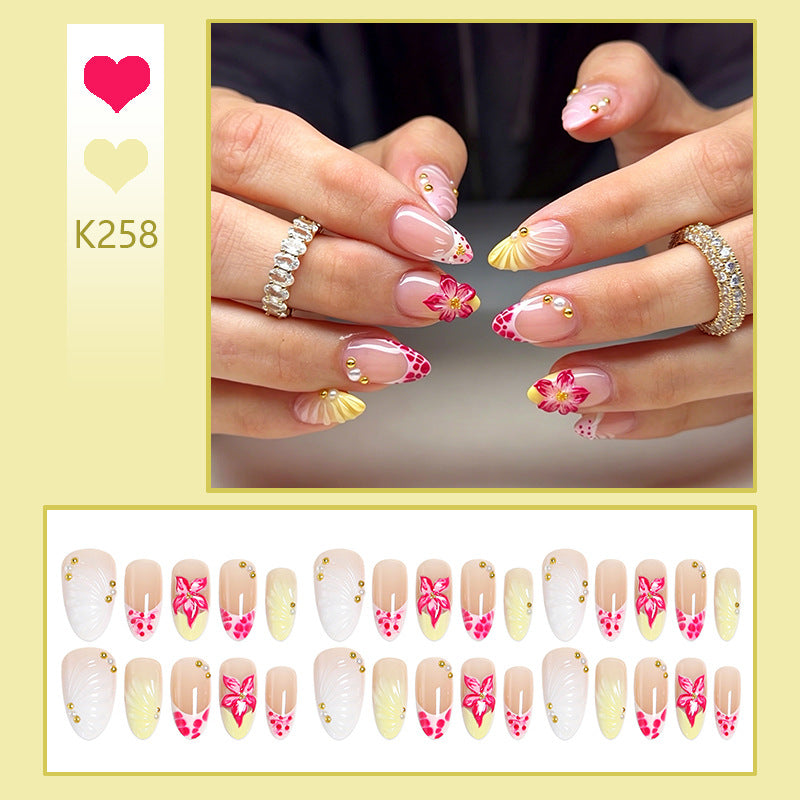 Nail art set with fine flower details Bowlift