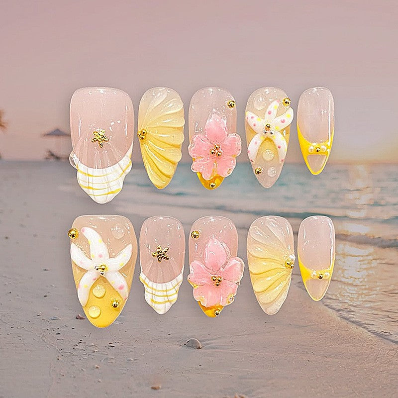 Creative nail art set with maritime accents Bowlift