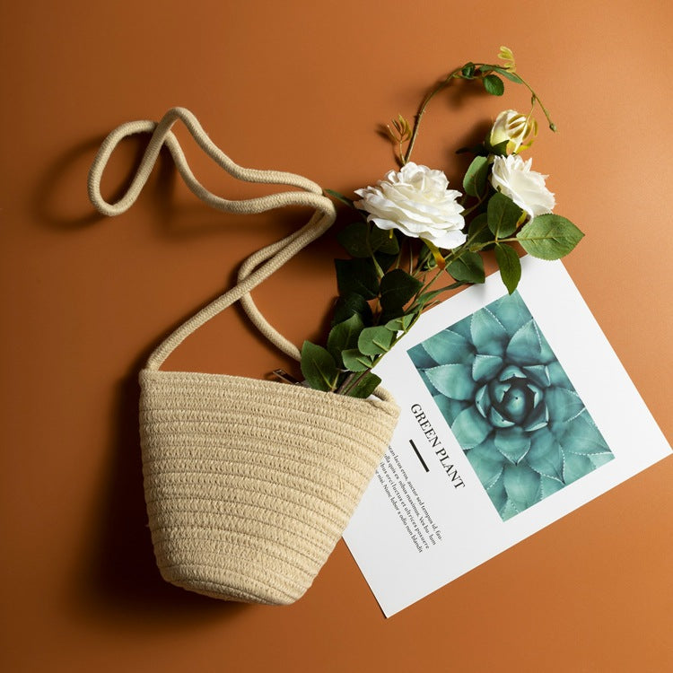 Hand-knotted handbag with stylish textile mix Bowlift