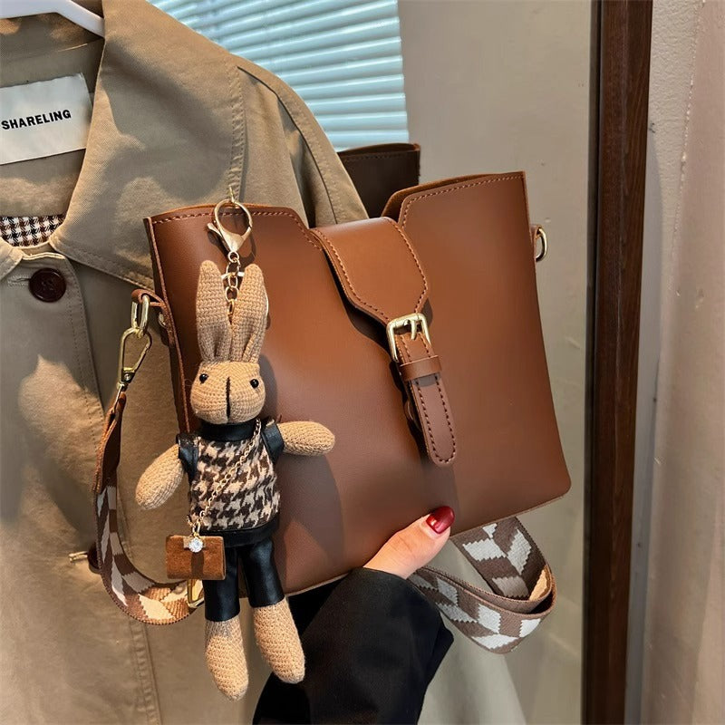 Modern Structured Handbag Bowlift