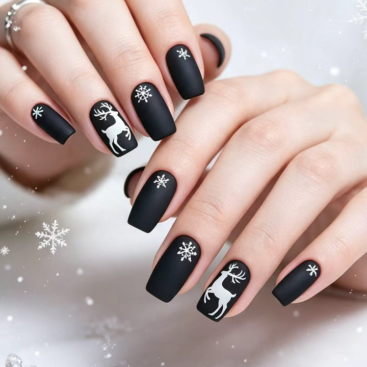 Artistic Holiday-Themed Nail Art Bowlift